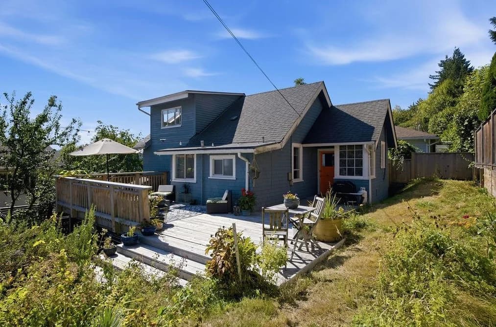 633 BEACH AVENUE, Gibsons, BC — Residential for Sale - Photo 2
