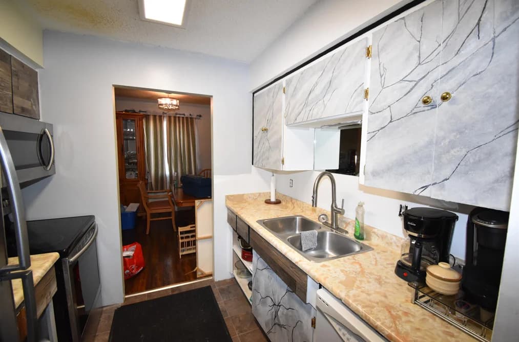633 DOUGLAS STREET, Hope, BC — Residential for Sale - Photo 2
