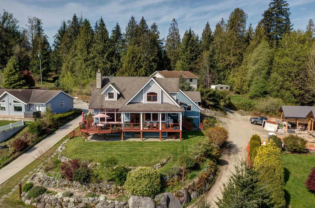 6373 N GALE AVENUE, Sechelt, BC — Residential for Sale - Photo 2