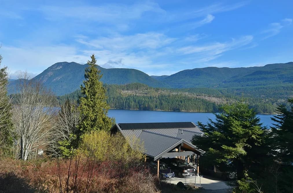 6377 N GALE AVENUE, Sechelt, BC — Residential for Sale - Photo 2