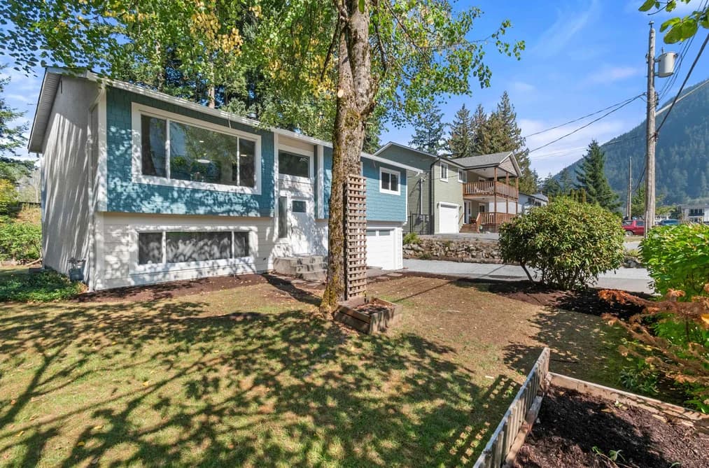 63797 BEECH AVENUE, Hope, BC — Residential for Sale - Photo 2