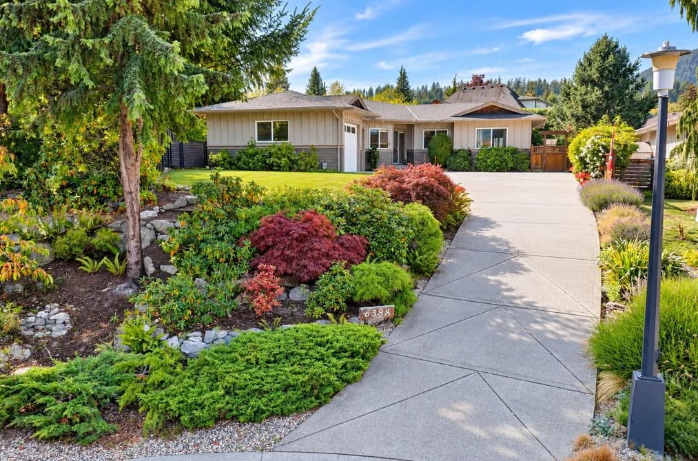 6388 PIPER PLACE, Sechelt, BC — Residential for Sale - Photo 2