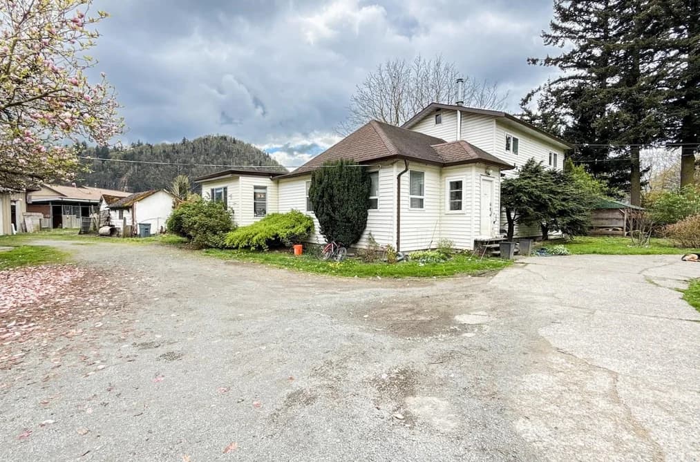 6390 PIONEER AVENUE, Agassiz, BC — Residential for Sale - Main Photo