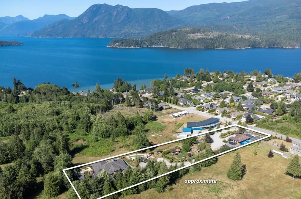 House for sale at 6391&93 Sandpiper Road Sechelt British Columbia - MLS: R3022452