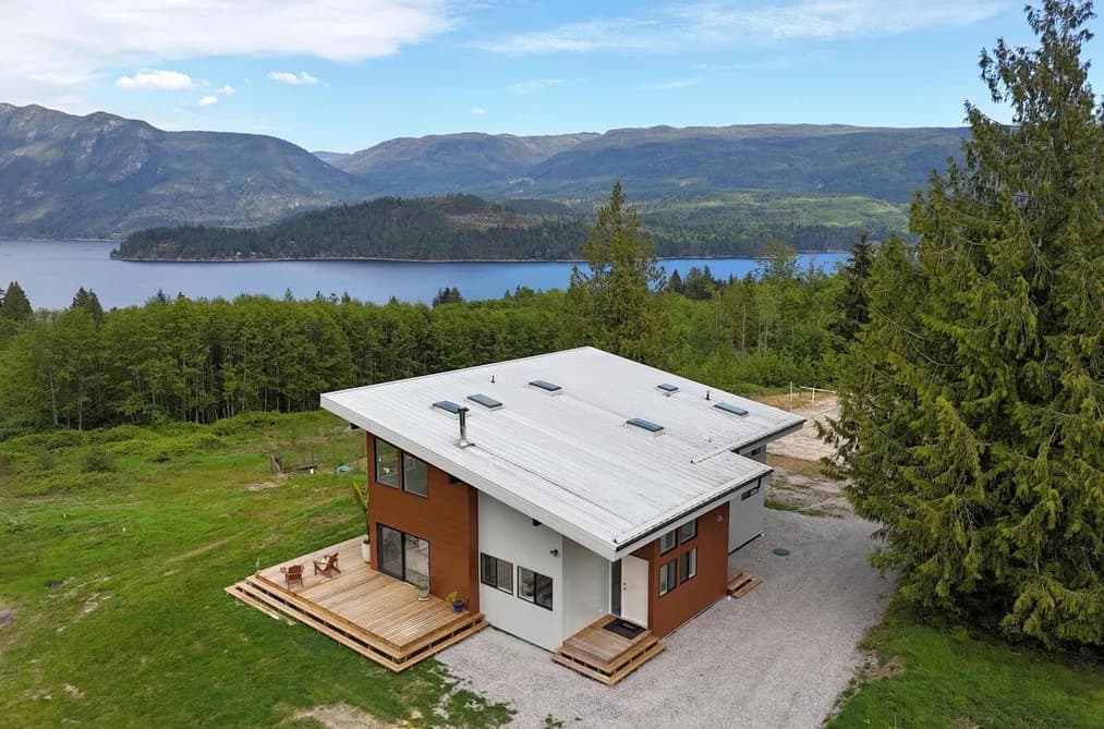 6400 CROWSTON ROAD, Sechelt, BC — Residential for Sale - Photo 2