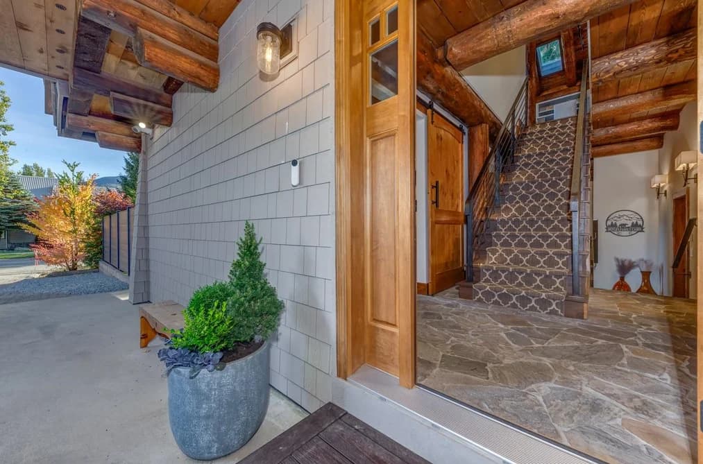 6403 ST ANDREW'S WAY, Whistler, BC — Residential for Sale - Photo 2
