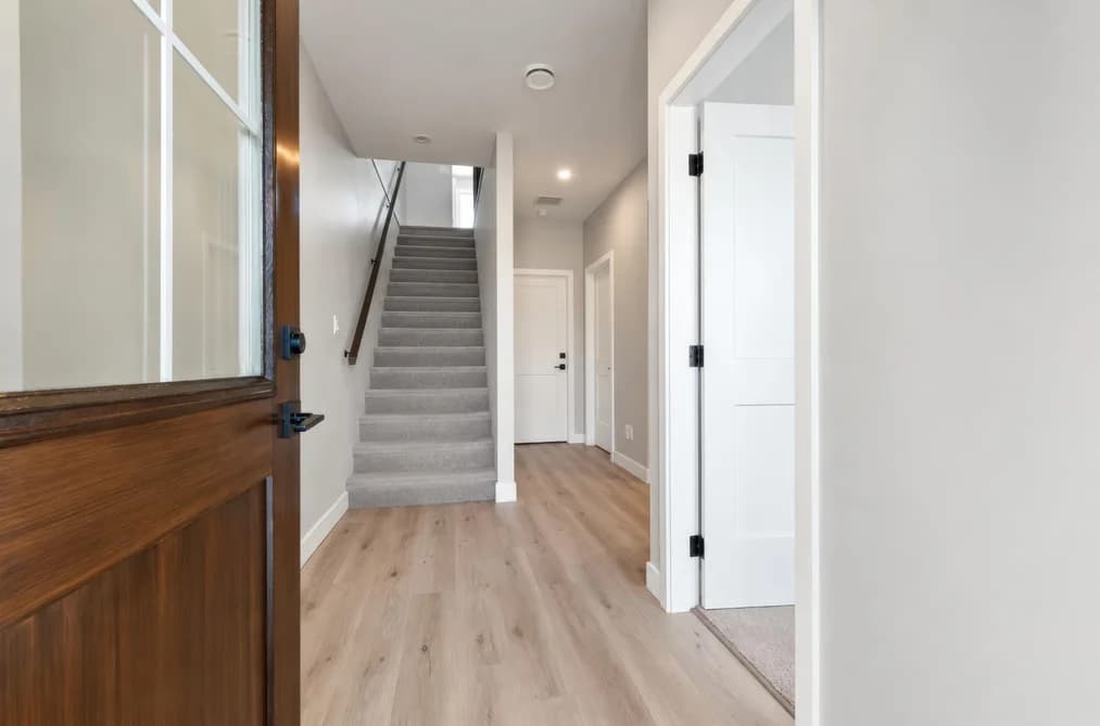 6419 FERN STREET, Chilliwack, BC — Residential for Sale - Photo 2