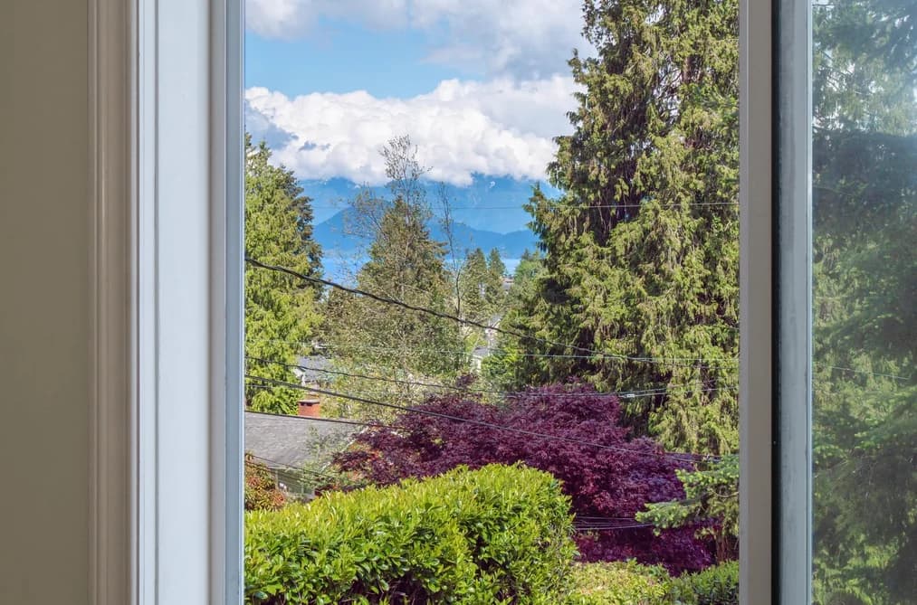 642 GOWER POINT ROAD, Gibsons, BC — Residential for Sale - Photo 2