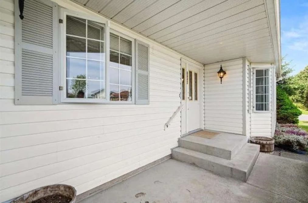6442 SWANSON STREET, Chilliwack, BC — Residential for Sale - Photo 2