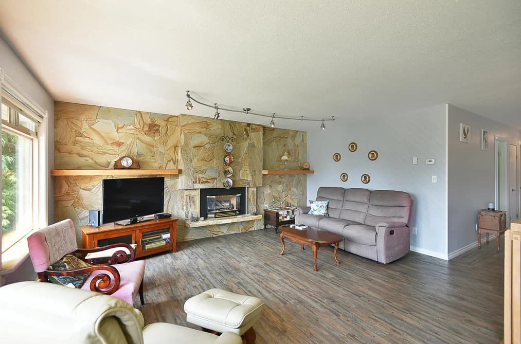 6450 JASPER ROAD, Sechelt, BC — Residential for Sale - Photo 2