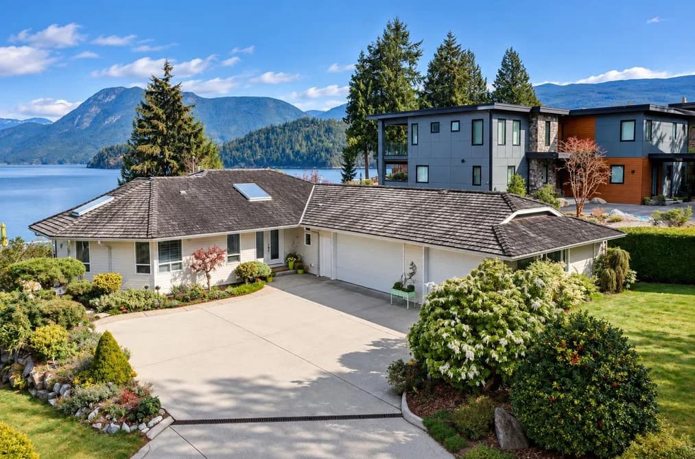 6484 N GALE AVENUE, Sechelt, BC — Residential for Sale - Main Photo