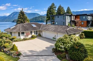 House for sale at 6484 N Gale Avenue Sechelt British Columbia - MLS: R3097899