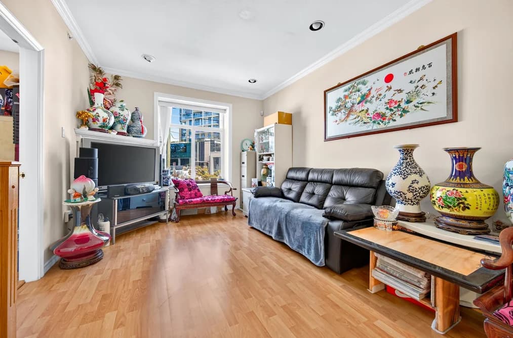 650 W 70TH AVENUE, Vancouver, BC — Residential for Sale - Photo 2