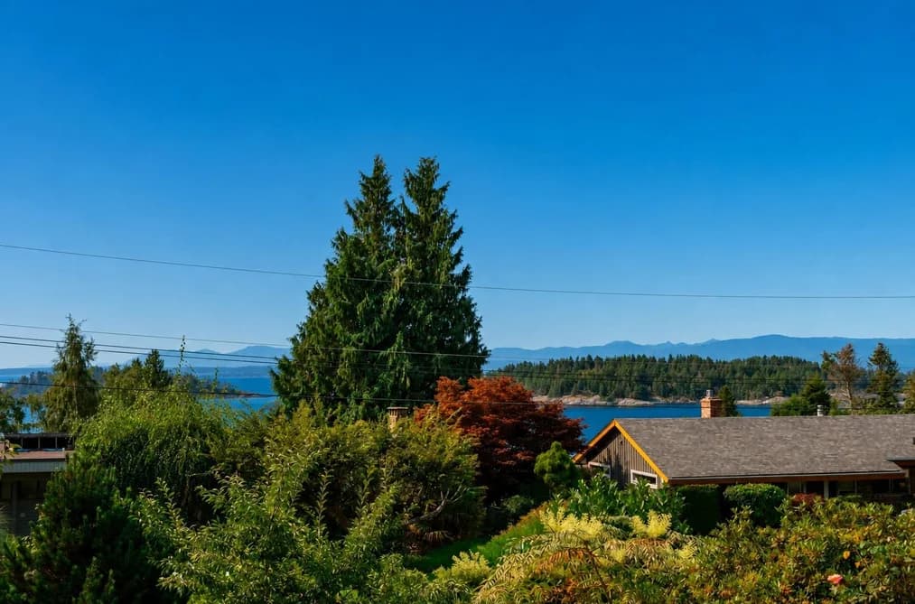 6504 MEIER ROAD, Sechelt, BC — Residential for Sale - Photo 2