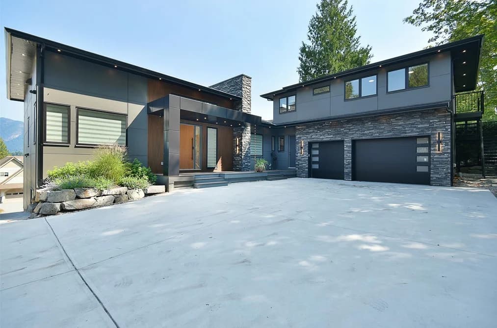 6553-6555 N GALE AVENUE, Sechelt, BC — Residential for Sale - Main Photo