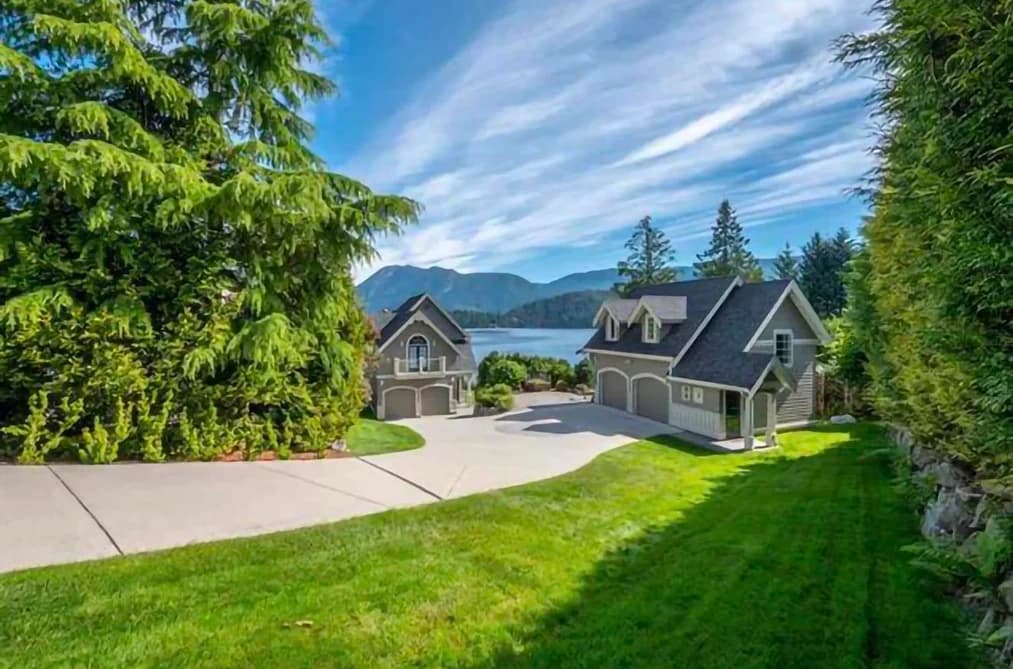 6560 N GALE AVENUE, Sechelt, BC — Residential for Sale - Photo 2