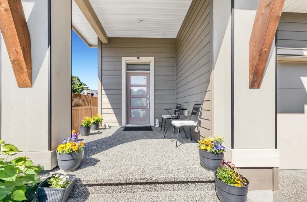 6561 FERN STREET, Chilliwack, BC — Residential for Sale - Photo 2