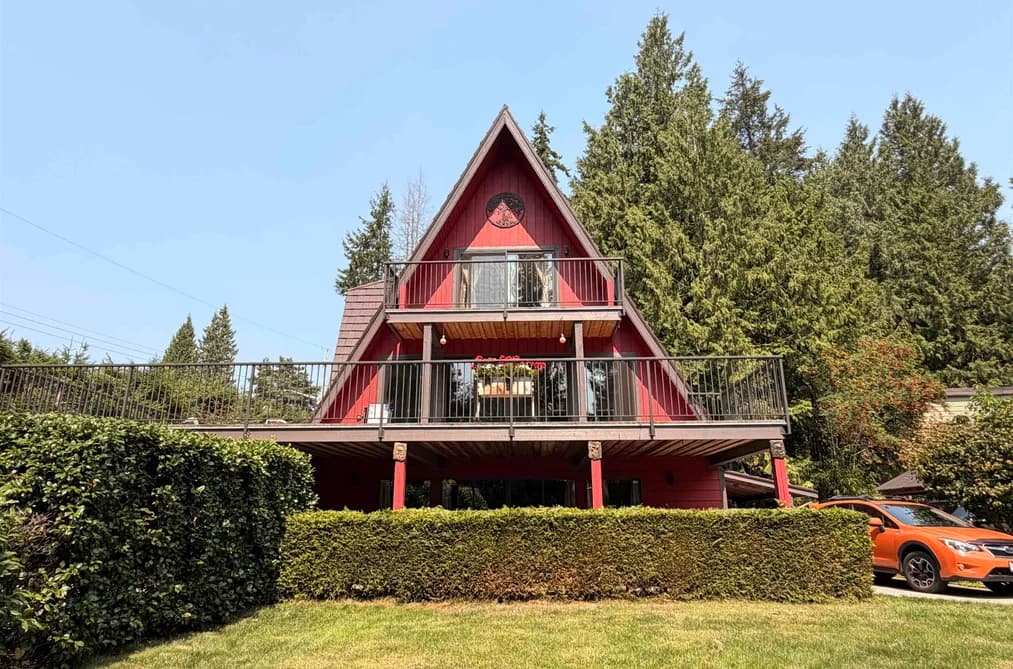 6568 PICKLEBALL COURT, Sechelt, BC — Residential for Sale - Main Photo