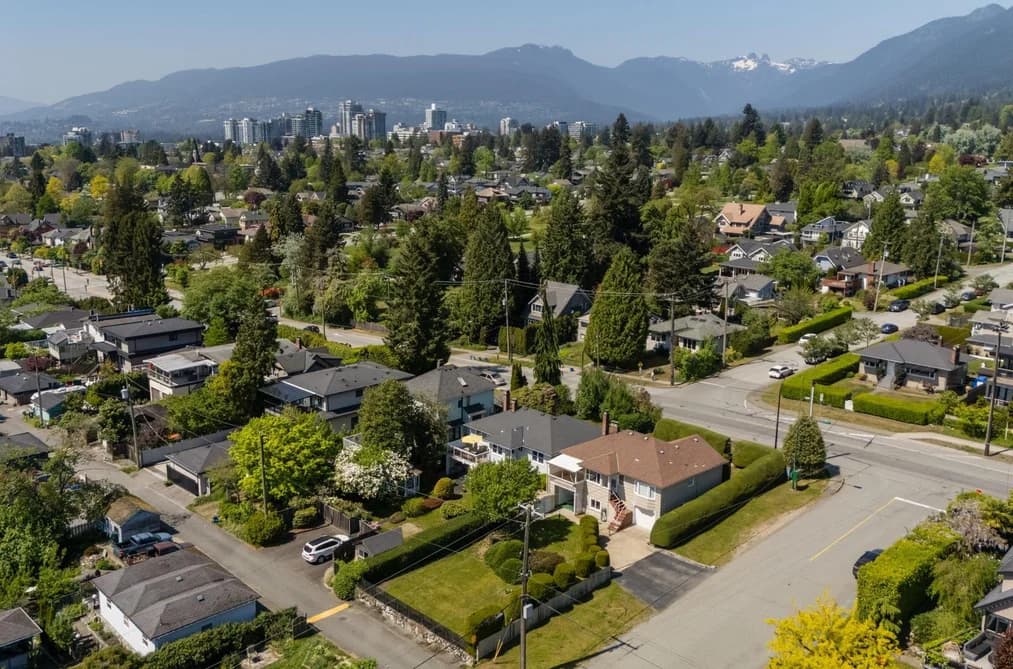 657 E KEITH ROAD, North Vancouver, BC — Residential for Sale - Photo 2