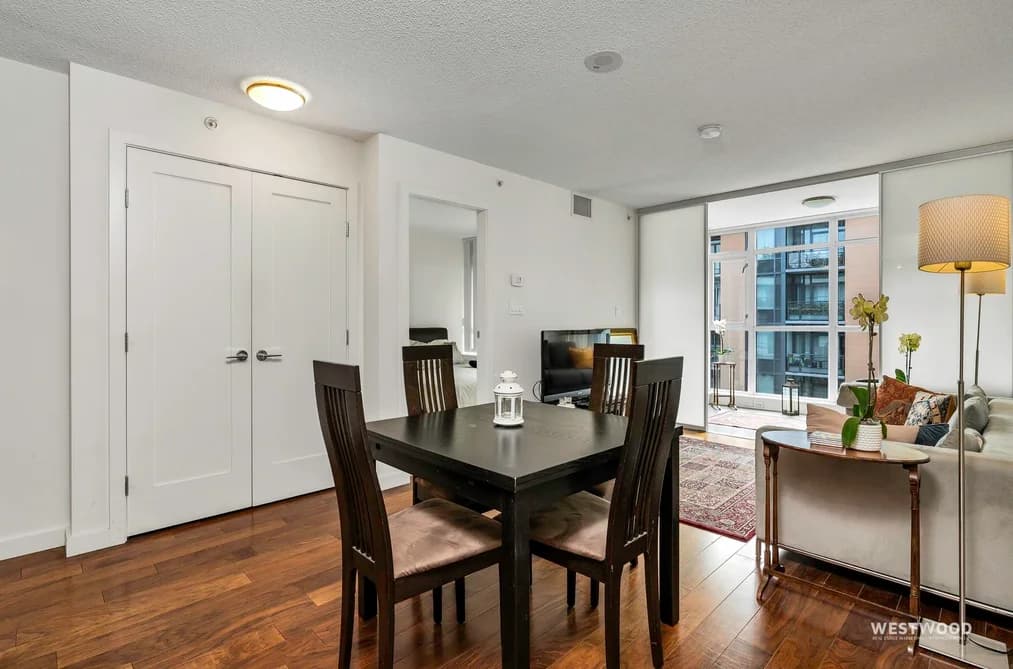 661 2080 W BROADWAY, Vancouver, BC — Residential for Sale - Main Photo