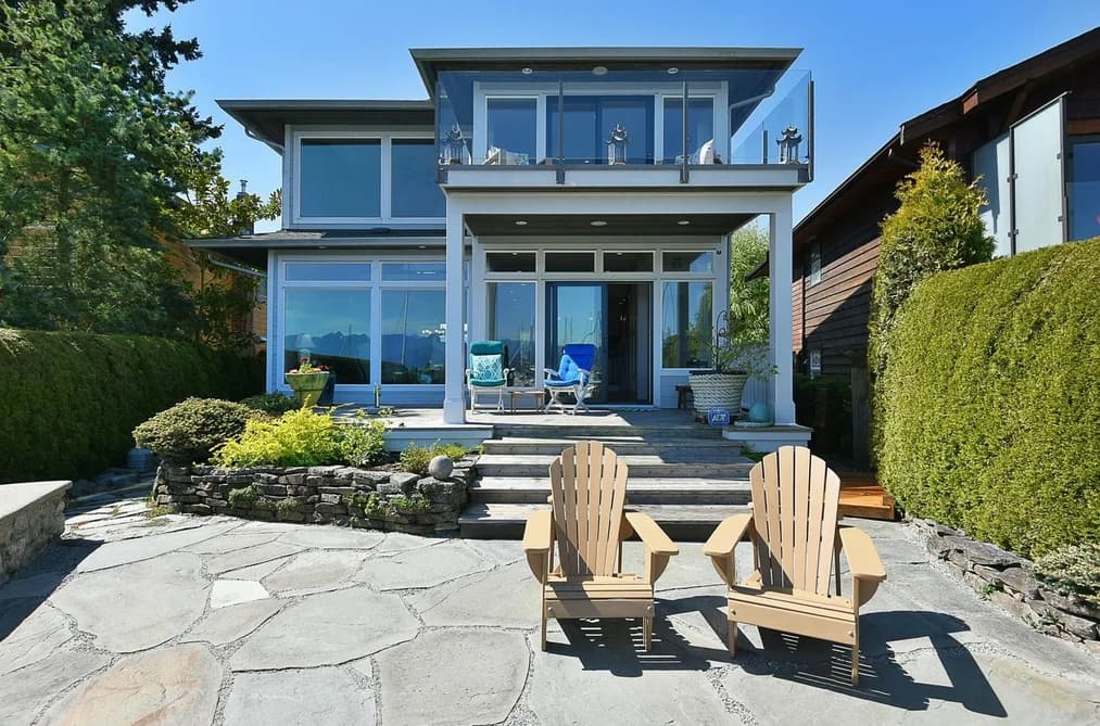 664 BAY ROAD, Gibsons, BC — Residential for Sale - Photo 2