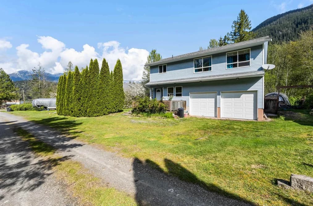 66506 KAWKAWA LAKE ROAD, Hope, BC — Residential for Sale - Photo 2