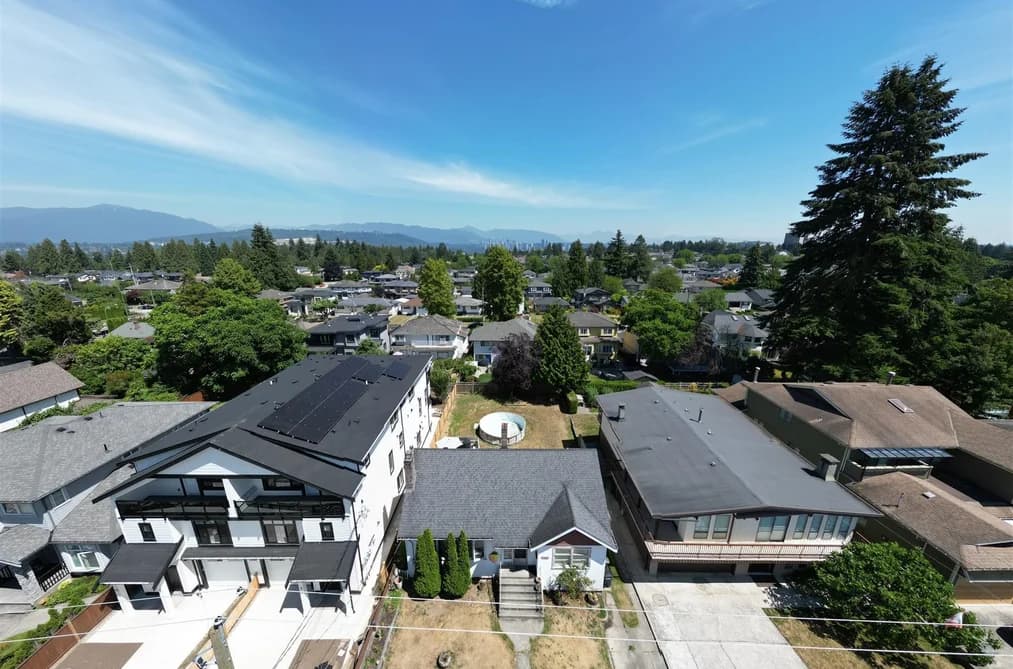 6678 WALKER AVENUE, Burnaby, BC — Residential for Sale - Photo 2