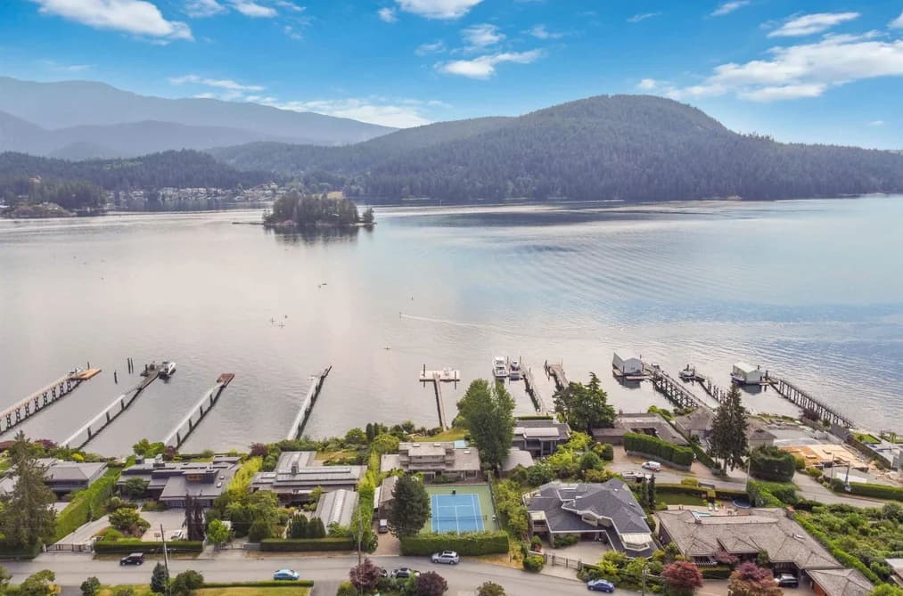 668 BEACHVIEW DRIVE, North Vancouver, BC — Residential for Sale - Main Photo