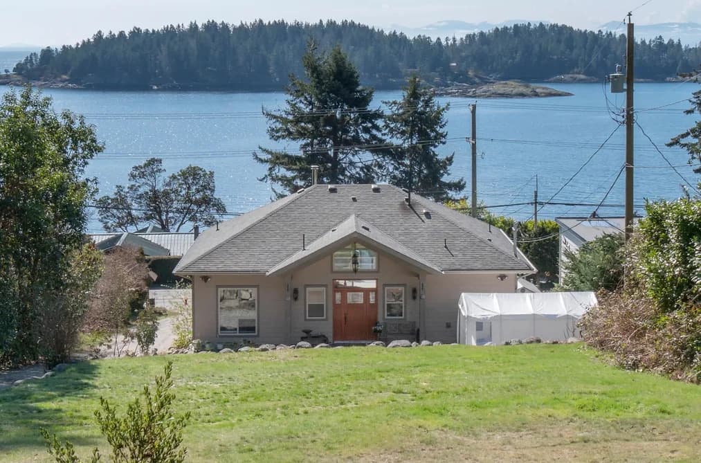 6682 SUNSHINE COAST HIGHWAY, Sechelt, BC — Residential for Sale - Main Photo