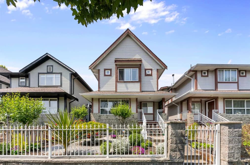 6685 127TH STREET, Surrey, BC — Residential for Sale - Photo 2