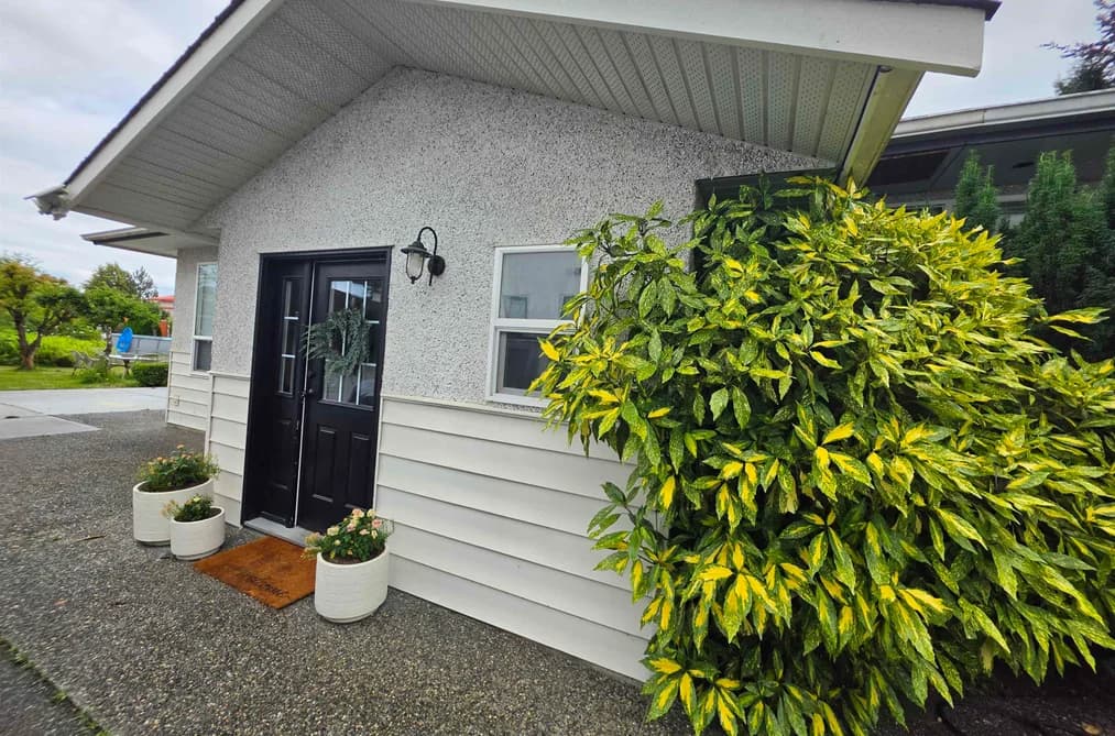 672 COLUMBIA STREET, Abbotsford, BC — Residential for Sale - Photo 2