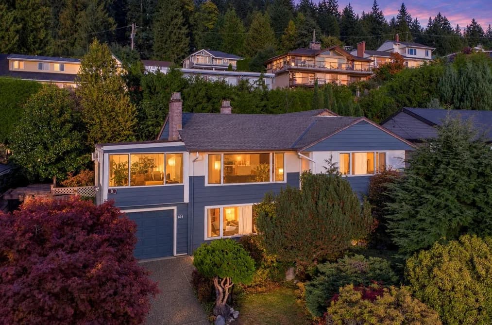674 BLUERIDGE AVENUE, North Vancouver, BC — Residential for Sale - Photo 2