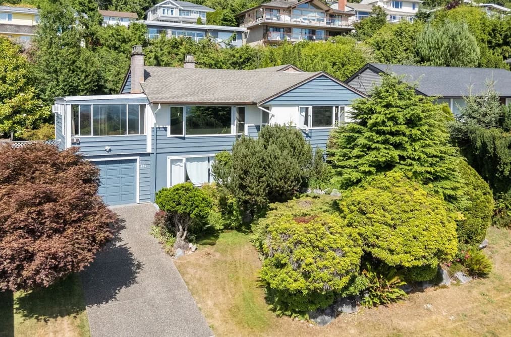 674 BLUERIDGE AVENUE, North Vancouver, BC — Residential for Sale - Photo 2