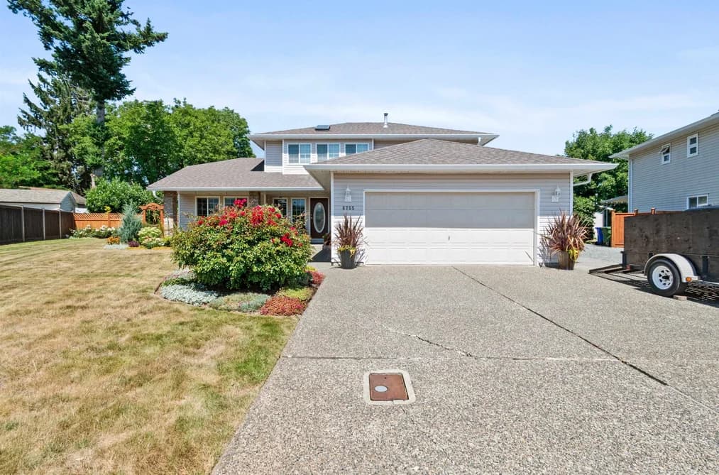 6755 HENRY STREET, Chilliwack, BC — Residential for Sale - Photo 2