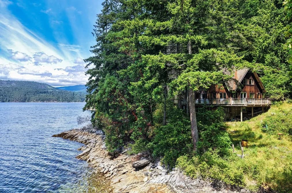 6787 SECHELT INLET ROAD, Sechelt, BC — Residential for Sale - Main Photo