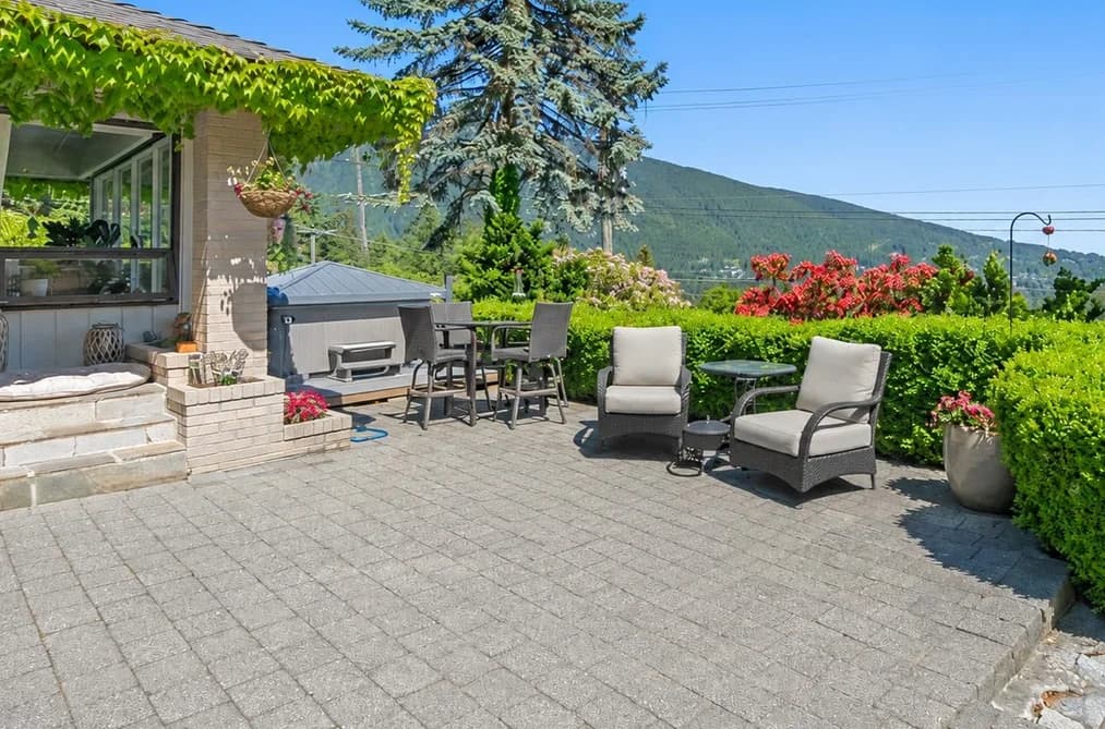 68 BONNYMUIR DRIVE, West Vancouver, BC — Residential for Sale - Photo 2