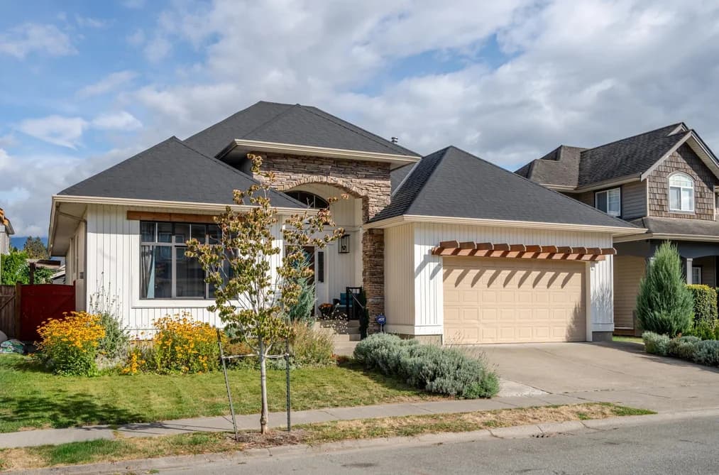 6820 SHEFFIELD WAY, Chilliwack, BC — Residential for Sale - Photo 2