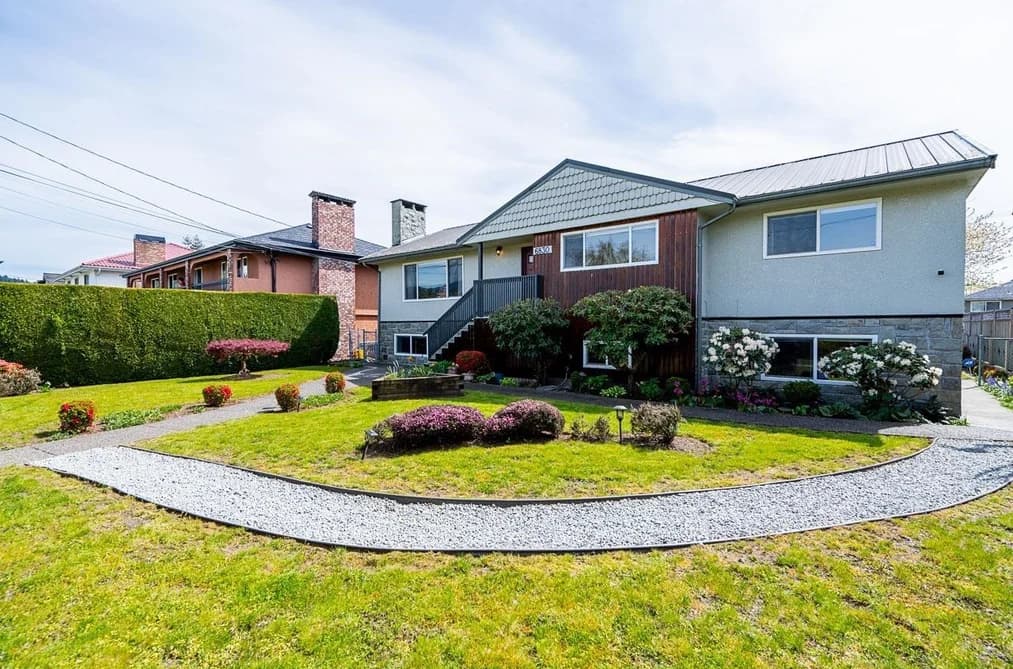 6830 CURTIS STREET, Burnaby, BC — Residential for Sale - Photo 2