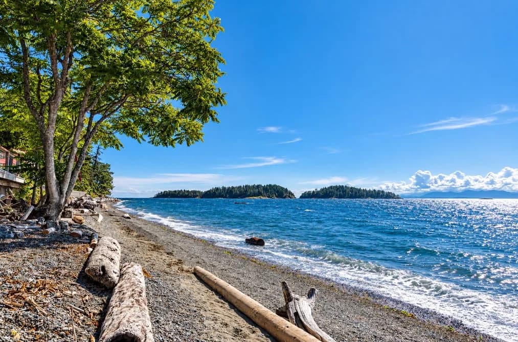6833 SUNSHINE COAST HIGHWAY, Sechelt, BC — Residential for Sale - Photo 2