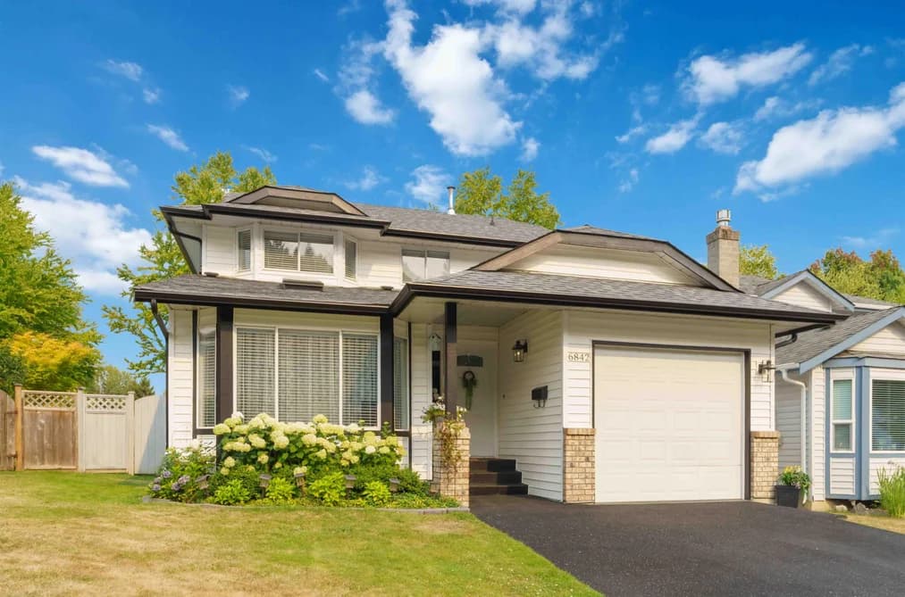 6842 137A STREET, Surrey, BC — Residential for Sale - Photo 2