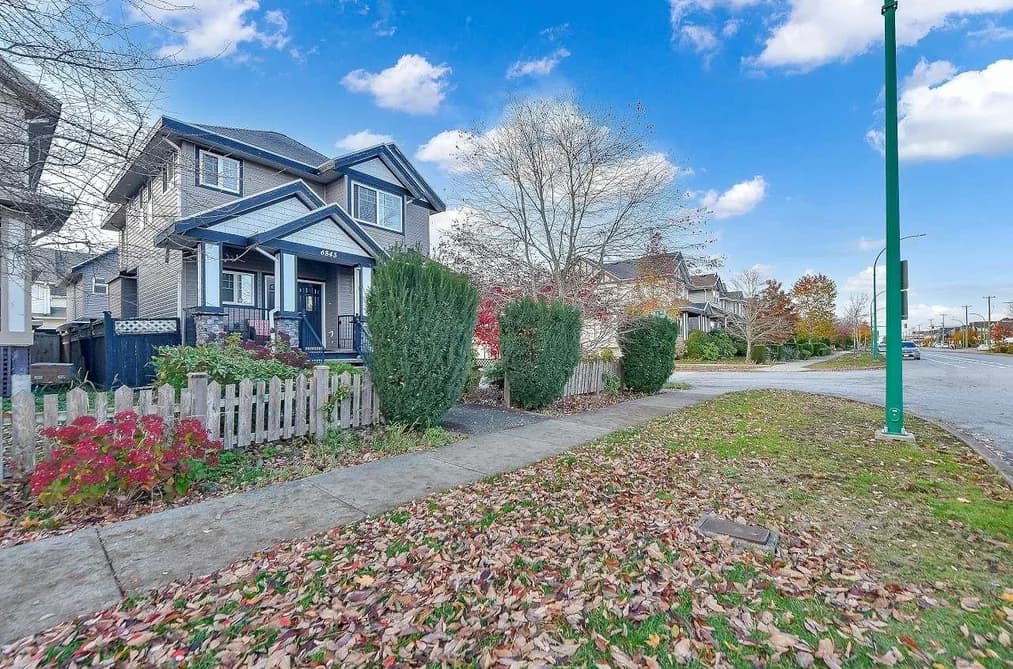 6843 192ND STREET, Surrey, BC — Residential for Sale - Photo 2
