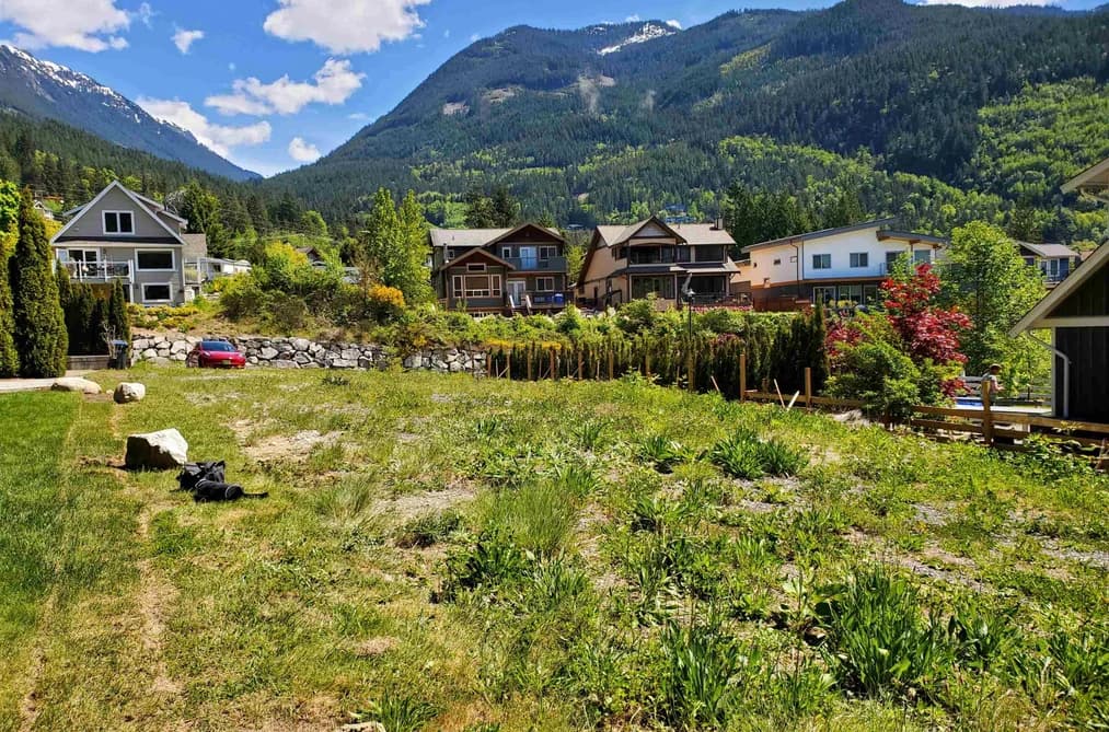 685 COPPER DRIVE, Squamish, BC — Land for Sale - Photo 2