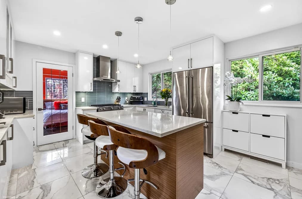 6858 PATTERSON AVENUE, Burnaby, BC — Residential for Sale - Photo 2