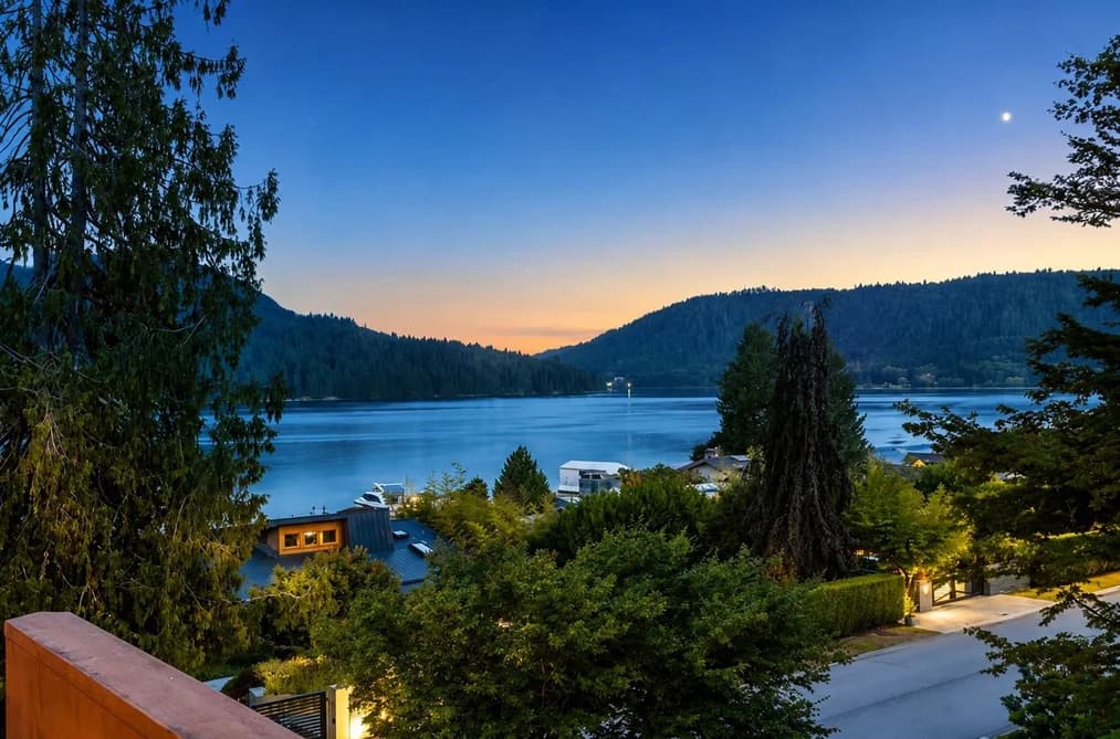 687 BEACHVIEW DRIVE, North Vancouver, BC — Residential for Sale - Photo 2
