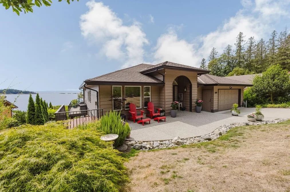 6889 ISLAND VIEW ROAD, Sechelt, BC — Residential for Sale - Photo 2