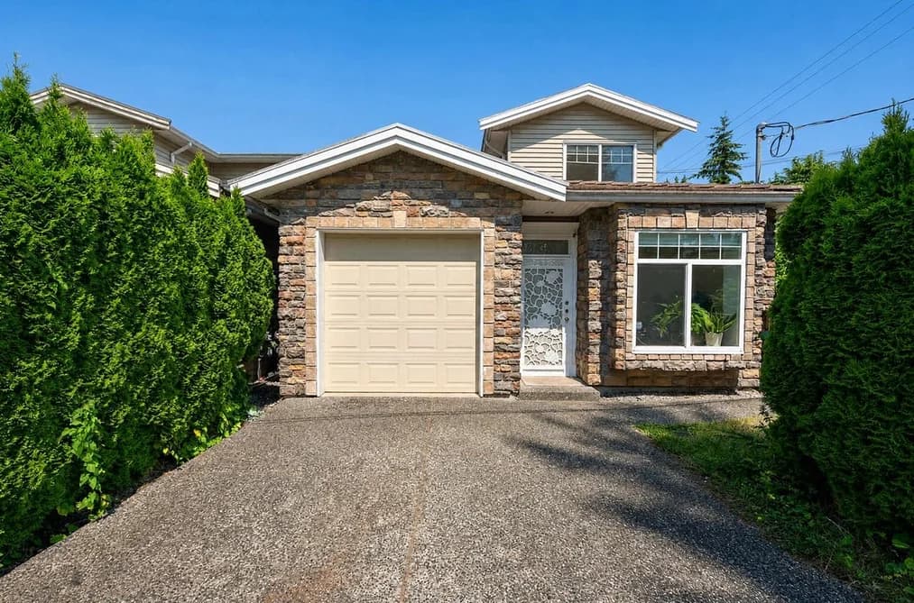 6890 KOALA CRESCENT, Burnaby, BC — Residential for Sale - Photo 2