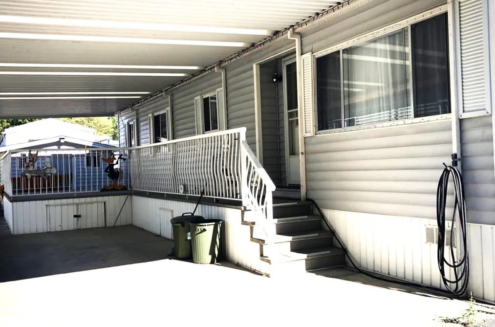 69 145 KING EDWARD STREET, Coquitlam, BC — Residential for Sale - Photo 2