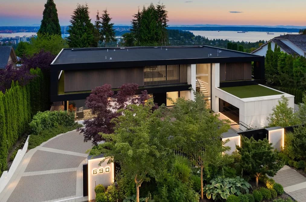 690 KNOCKMAROON ROAD, West Vancouver, BC — Residential for Sale - Photo 2