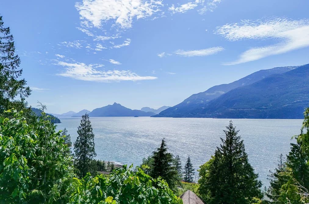 690 SHAUGHNESSY PLACE, Squamish, BC — Land for Sale - Main Photo