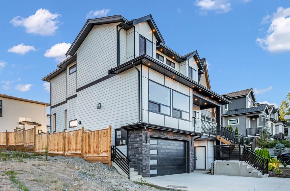 6911 205 STREET, Langley, BC — Residential for Sale - Photo 2